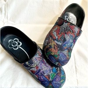 Sanita Clogs W9, 40 Mosaic Butterfly Slip On Printed Leather Multicolor Floral